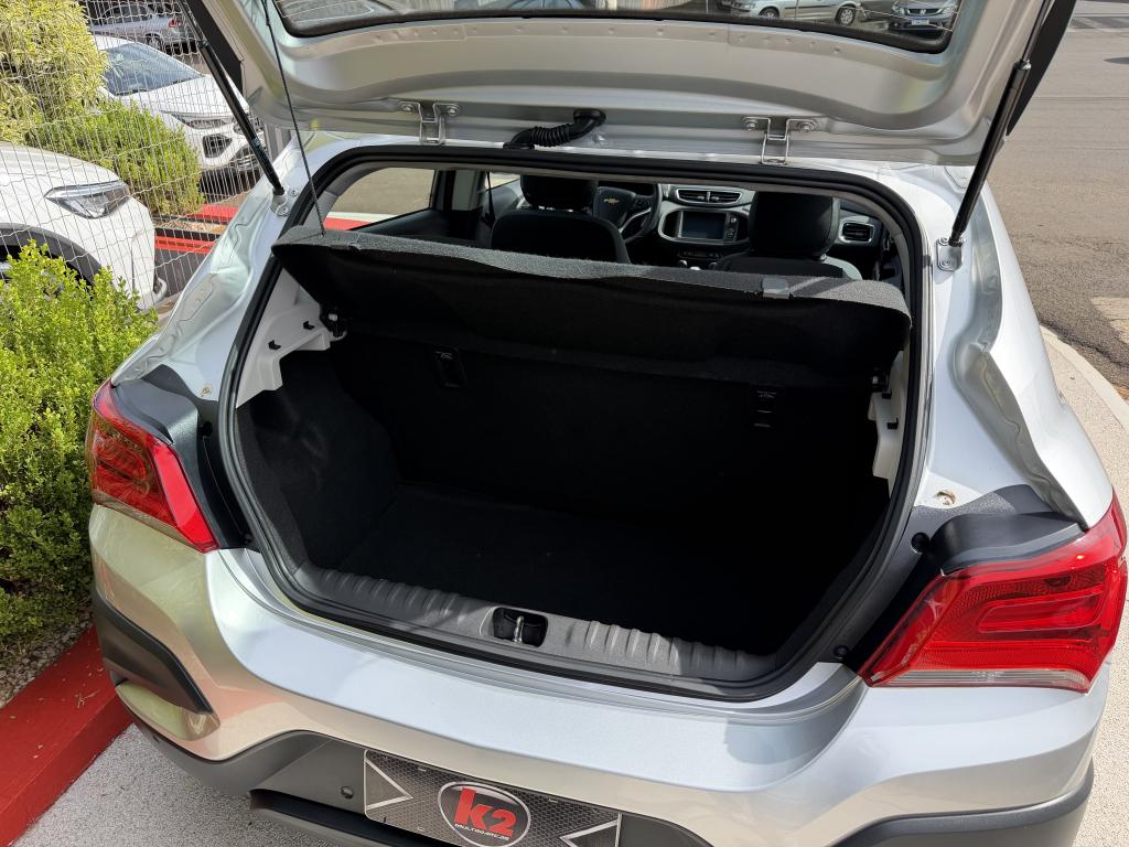 CHEVROLET Onix Hatch - Foto
