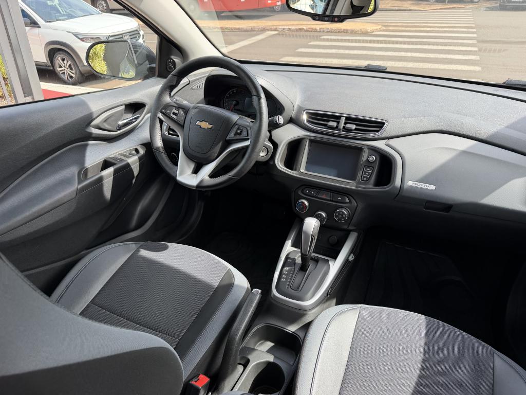 CHEVROLET Onix Hatch - Foto