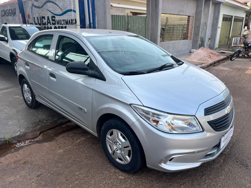 CHEVROLET Onix Hatch - Foto