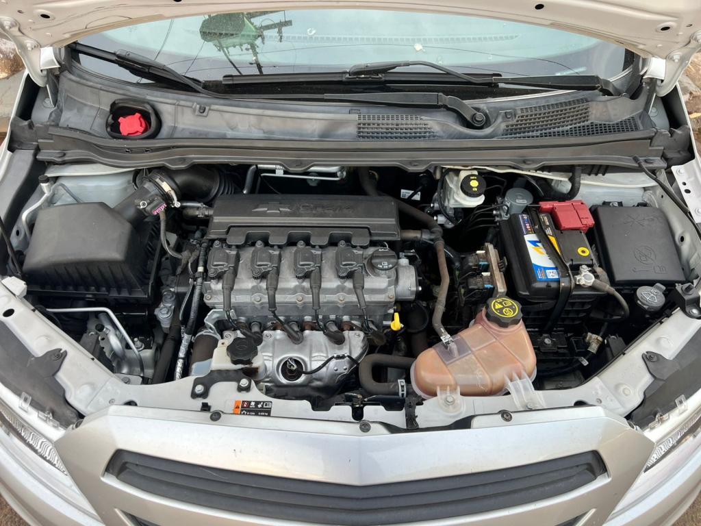 CHEVROLET Onix Hatch - Foto