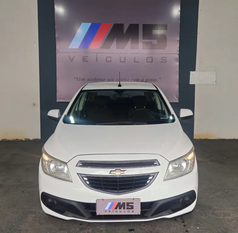 CHEVROLET Onix Hatch - Foto