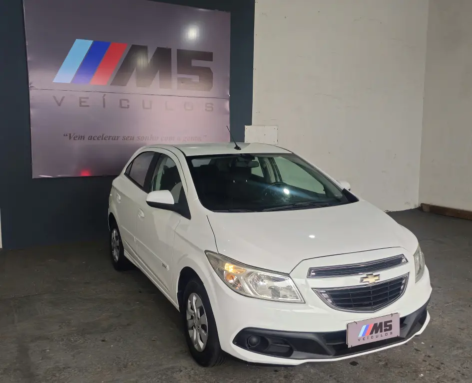 CHEVROLET Onix Hatch - Foto