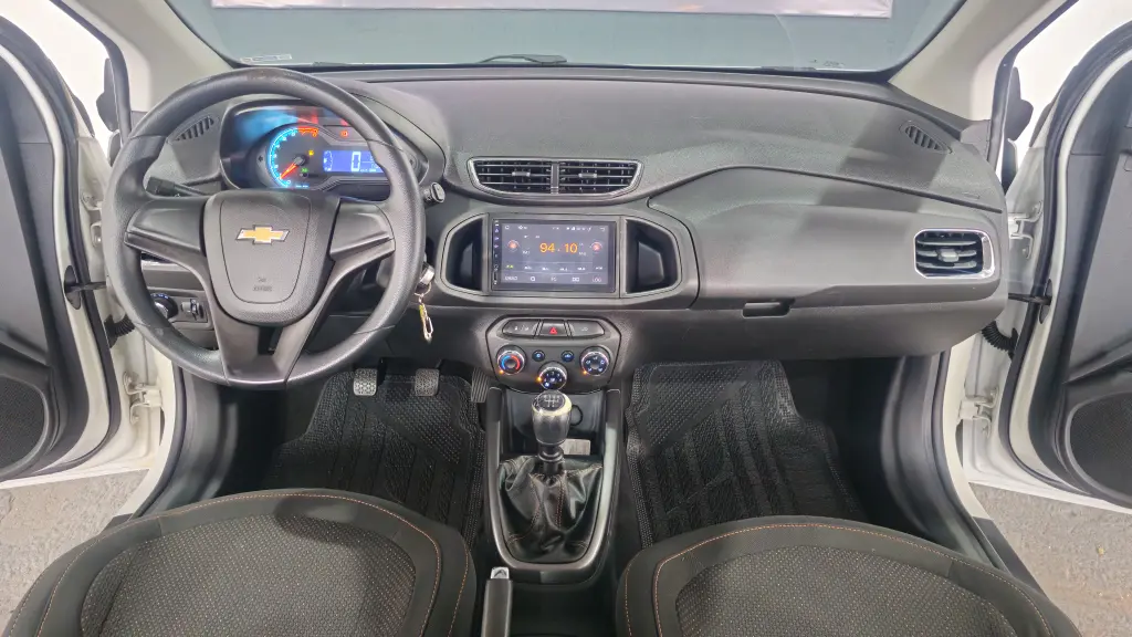 CHEVROLET Onix Hatch - Foto