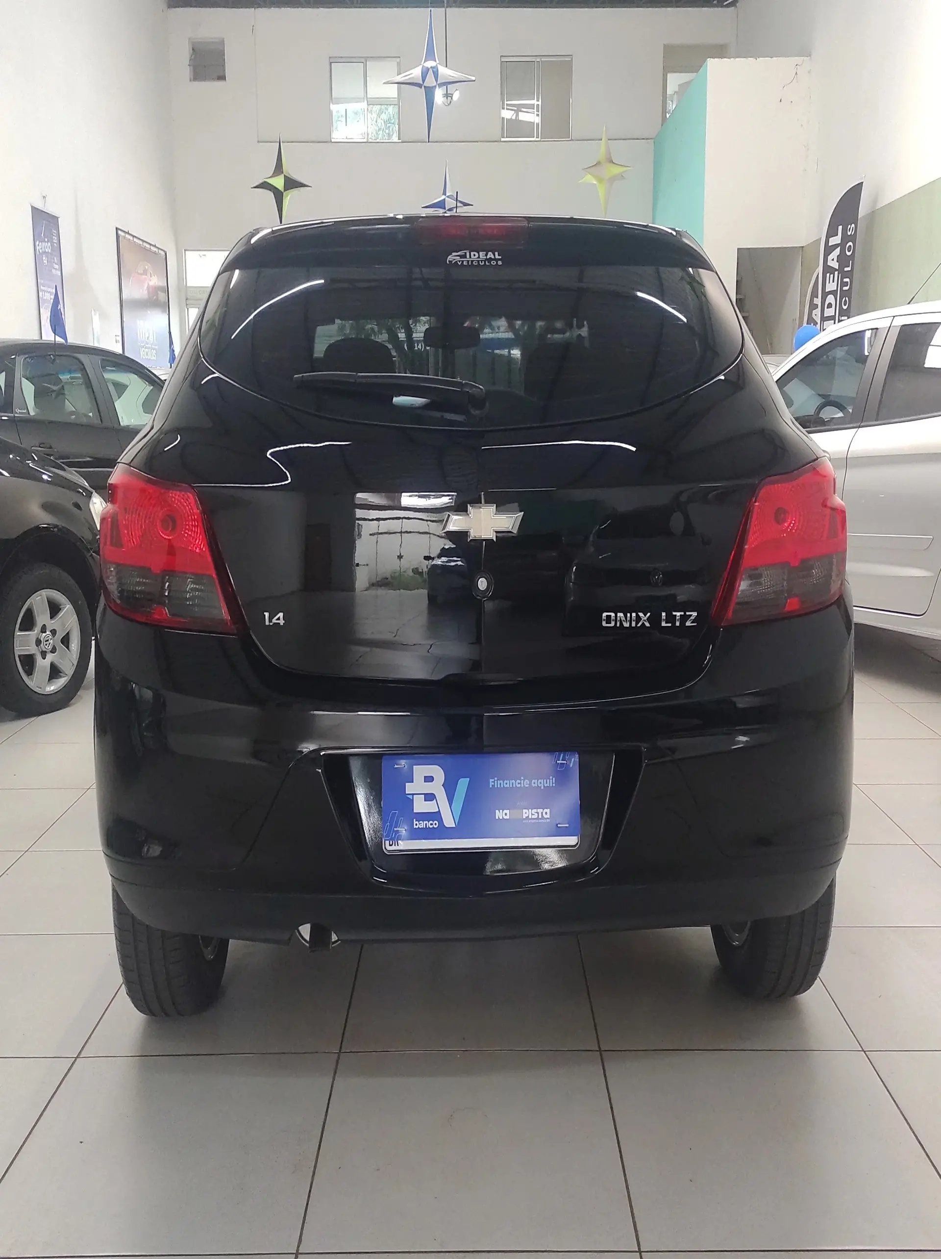CHEVROLET Onix Hatch - Foto