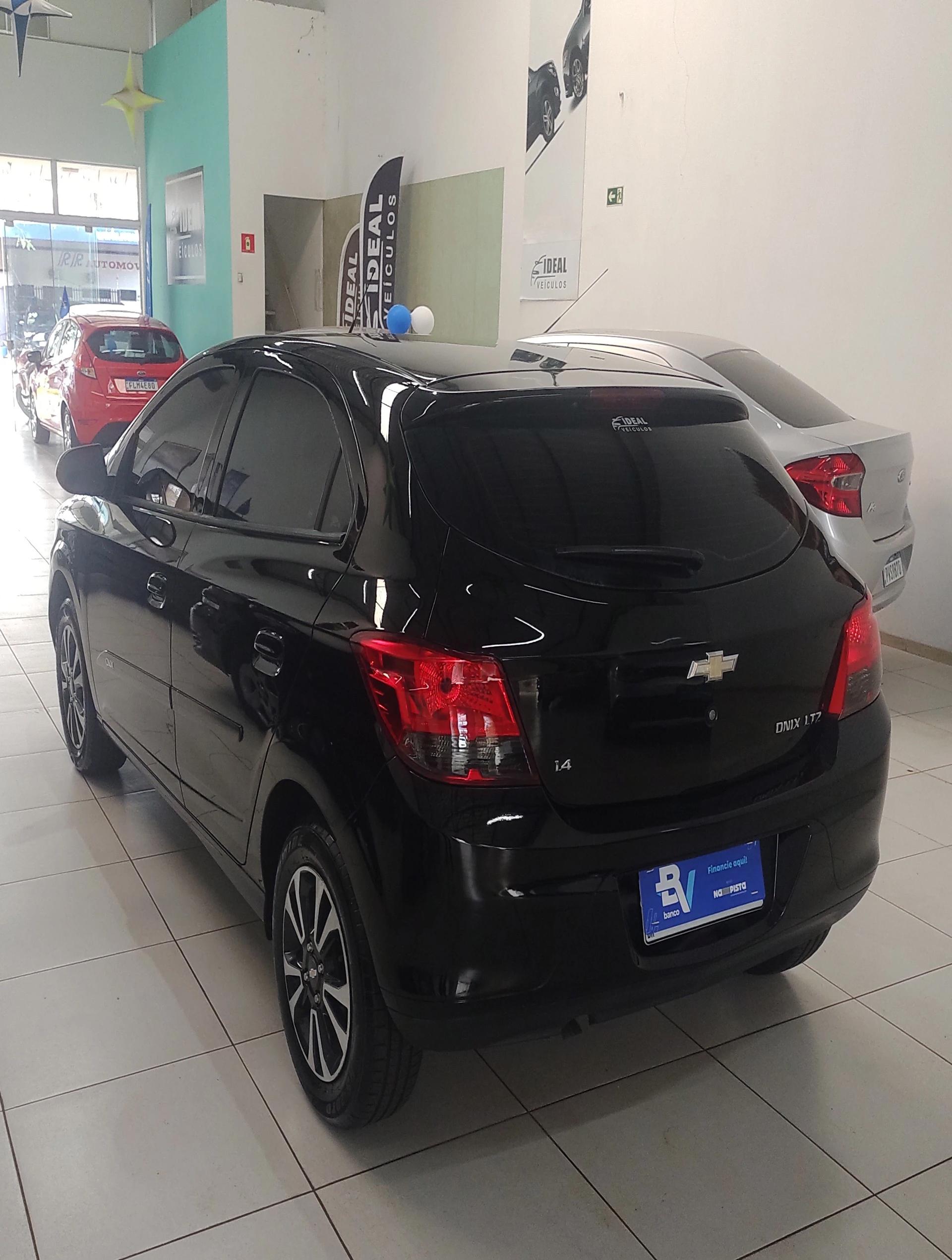 CHEVROLET Onix Hatch - Foto