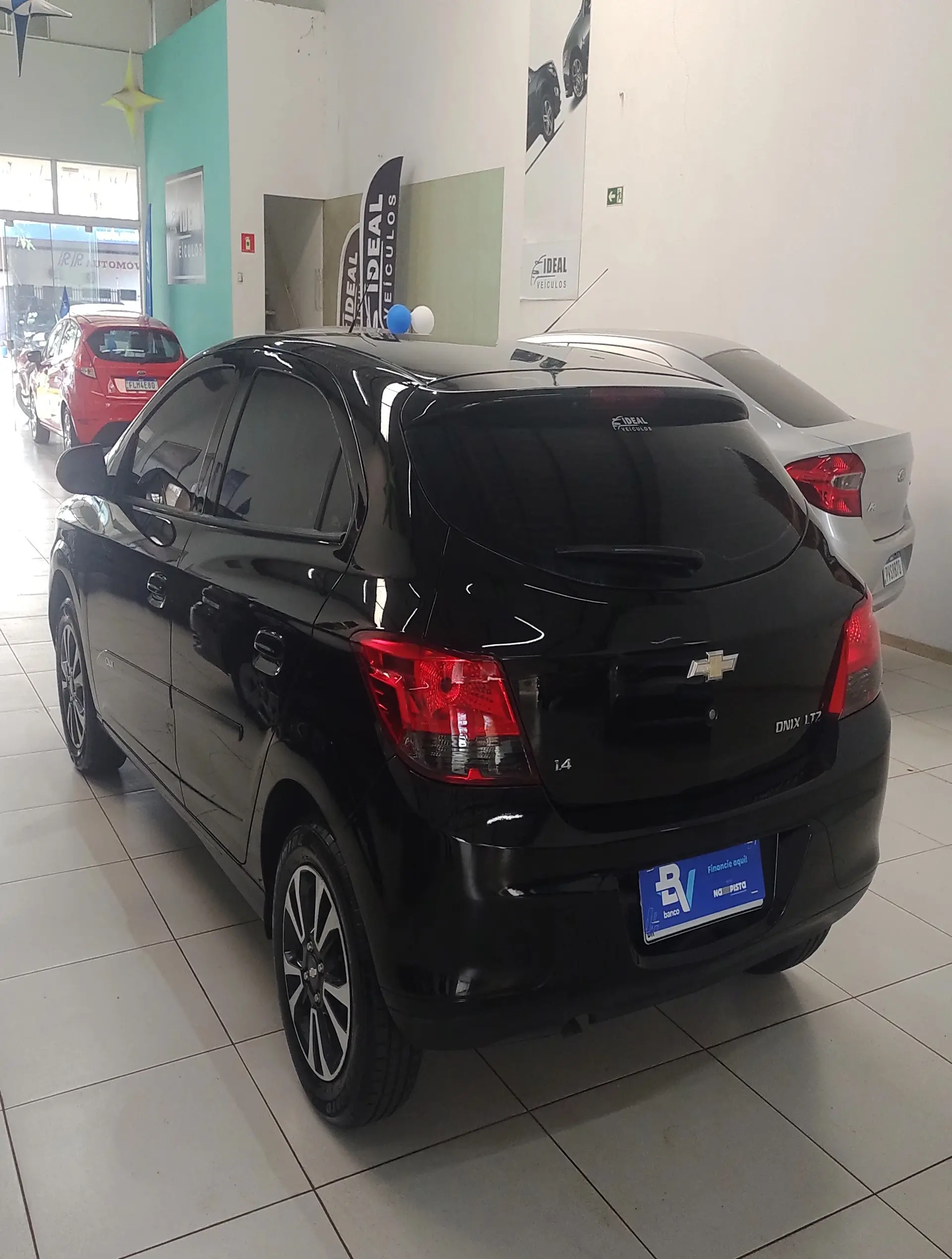 CHEVROLET Onix Hatch - Foto