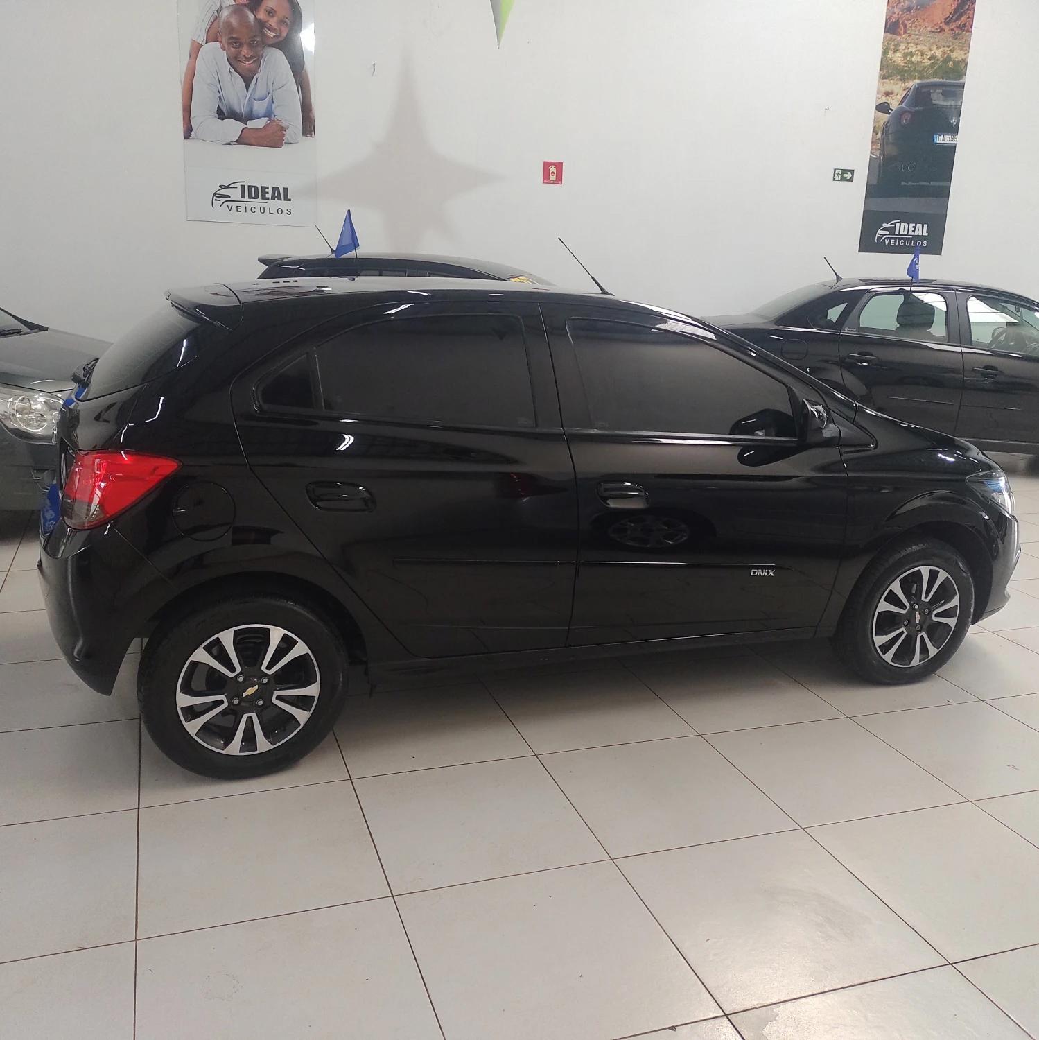 CHEVROLET Onix Hatch - Foto