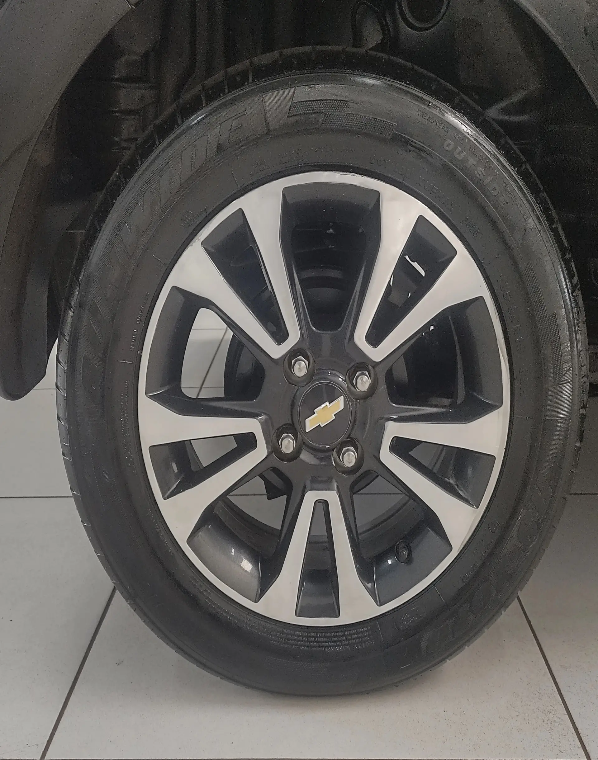 CHEVROLET Onix Hatch - Foto