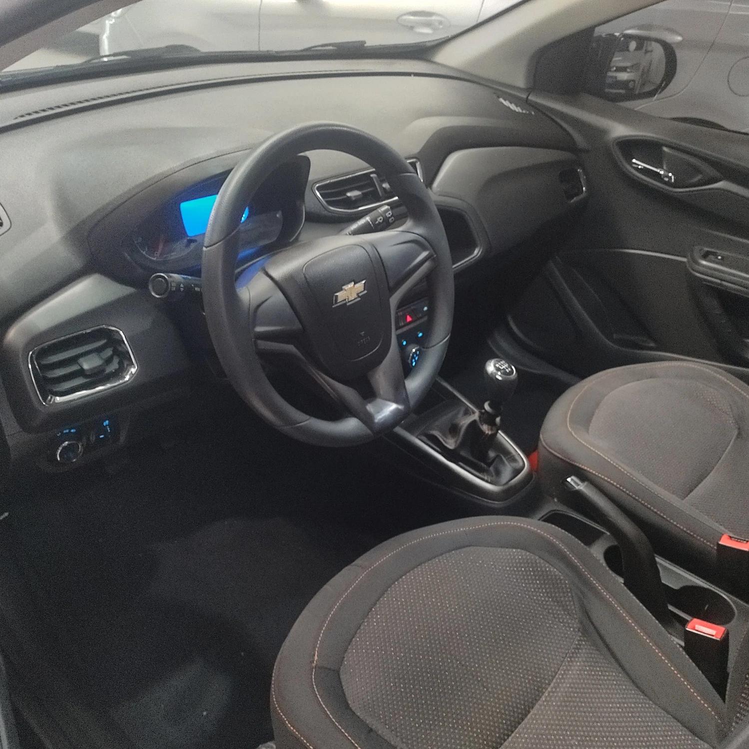 CHEVROLET Onix Hatch - Foto