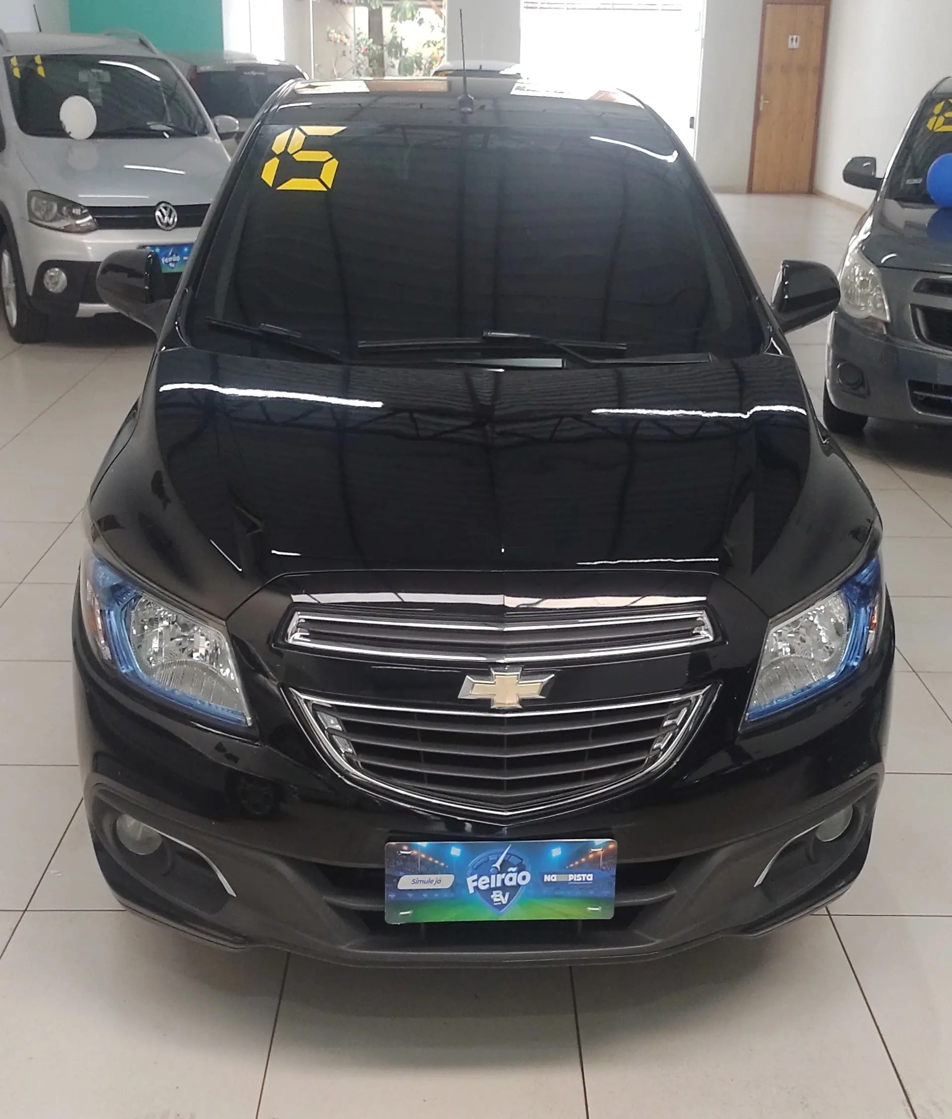CHEVROLET Onix Hatch - Foto