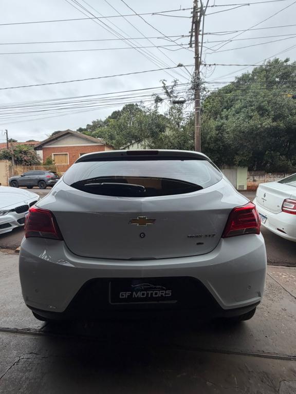 CHEVROLET Onix Hatch - Foto