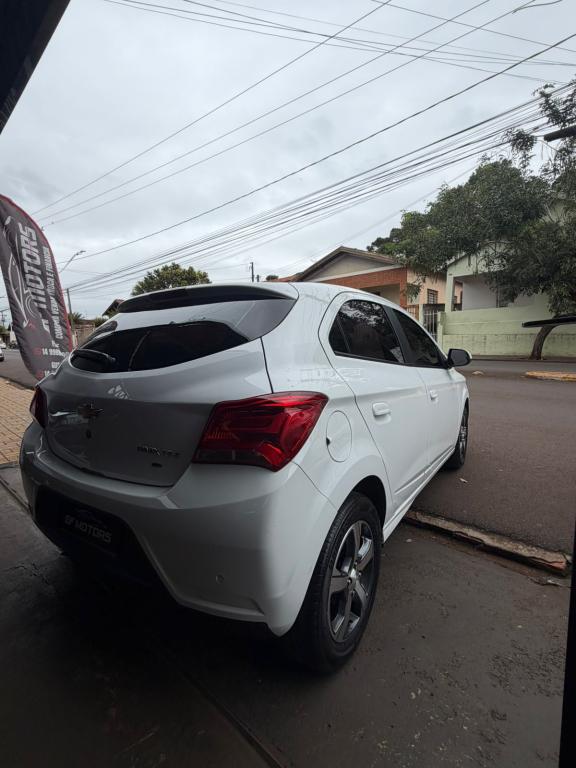 CHEVROLET Onix Hatch - Foto