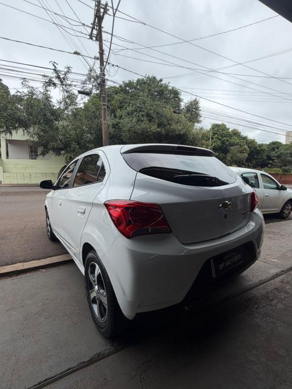 CHEVROLET Onix Hatch - Foto