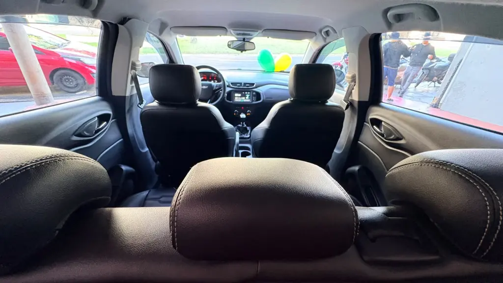 CHEVROLET Onix Hatch - Foto