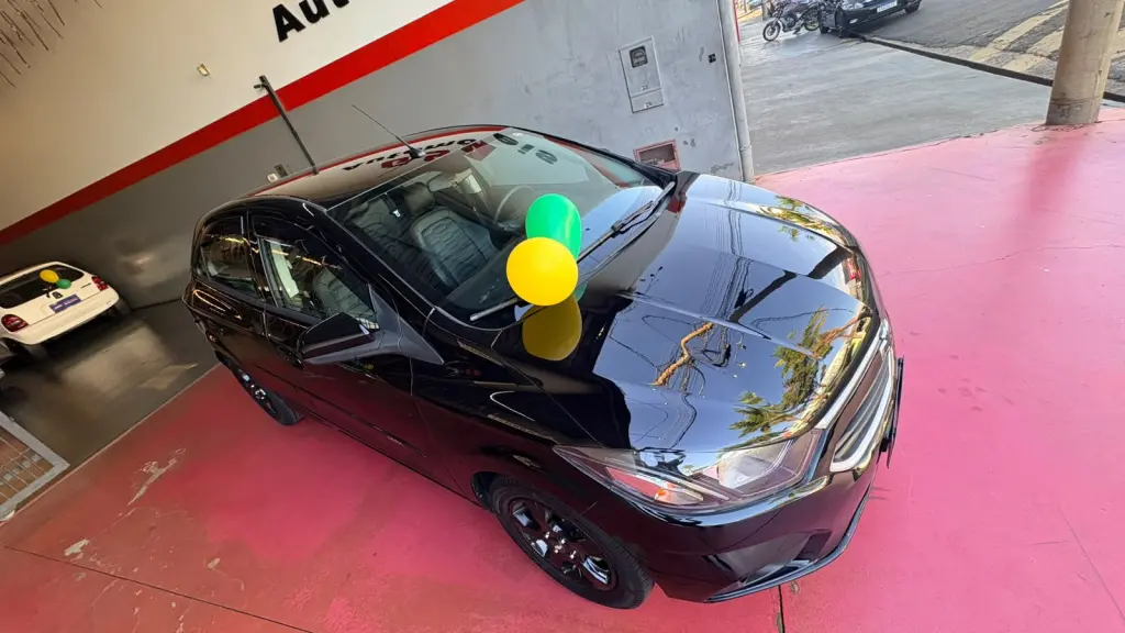 CHEVROLET Onix Hatch - Foto