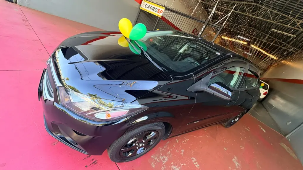CHEVROLET Onix Hatch - Foto