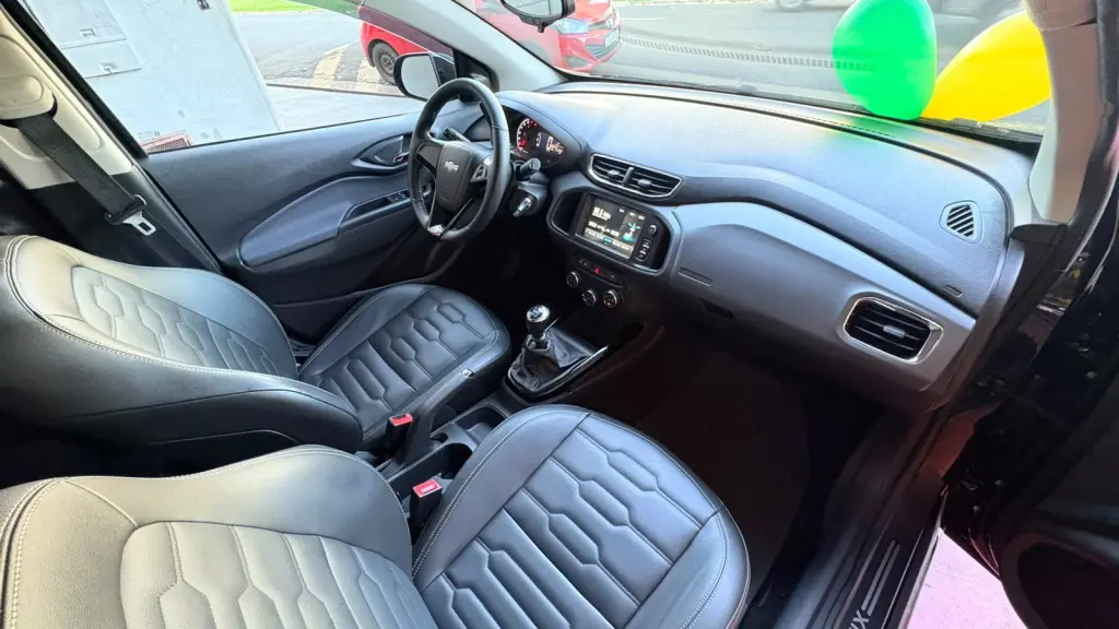 CHEVROLET Onix Hatch - Foto