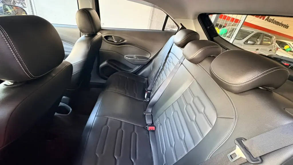 CHEVROLET Onix Hatch - Foto