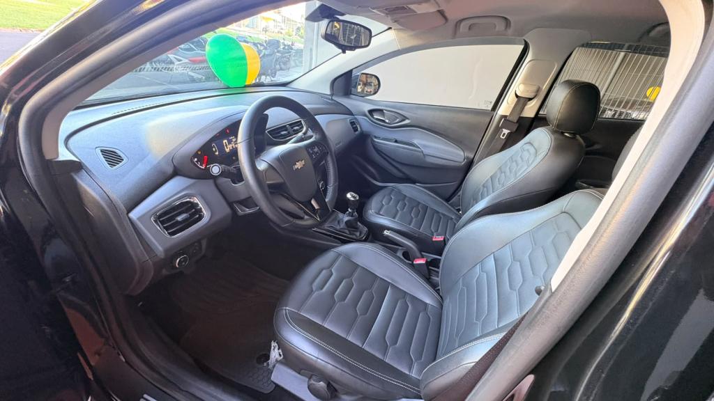 CHEVROLET Onix Hatch - Foto