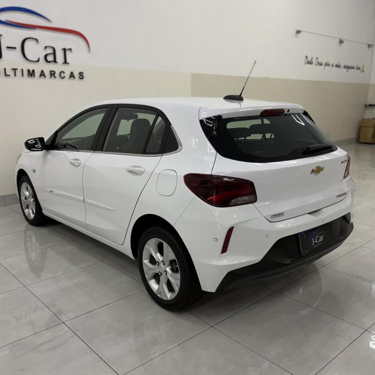 CHEVROLET Onix Hatch - Foto