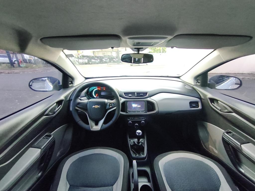CHEVROLET Onix Hatch - Foto
