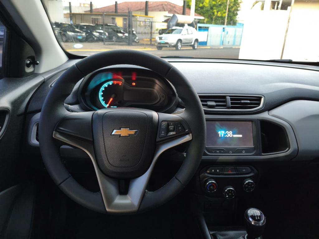 CHEVROLET Onix Hatch - Foto