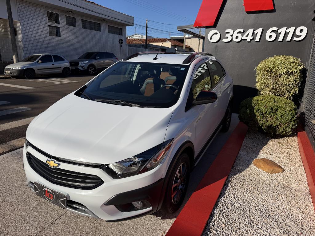 CHEVROLET Onix Hatch - Foto