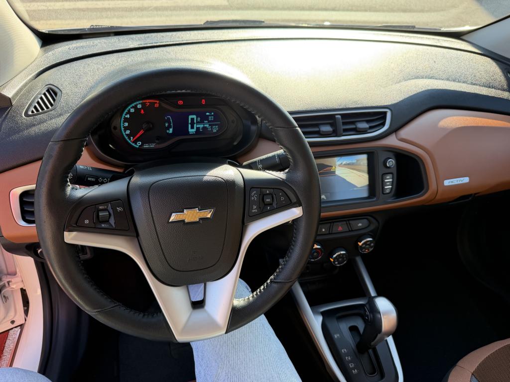 CHEVROLET Onix Hatch - Foto
