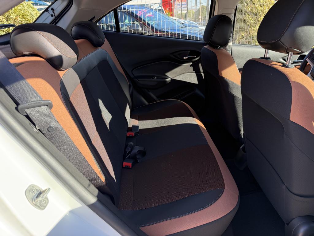CHEVROLET Onix Hatch - Foto