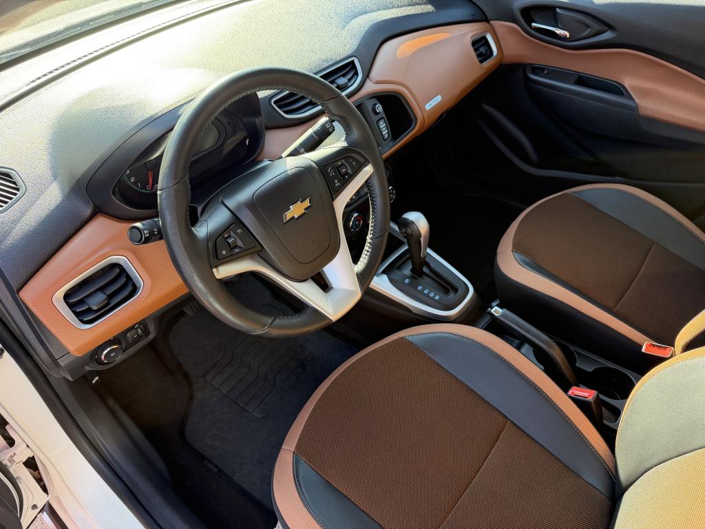CHEVROLET Onix Hatch - Foto
