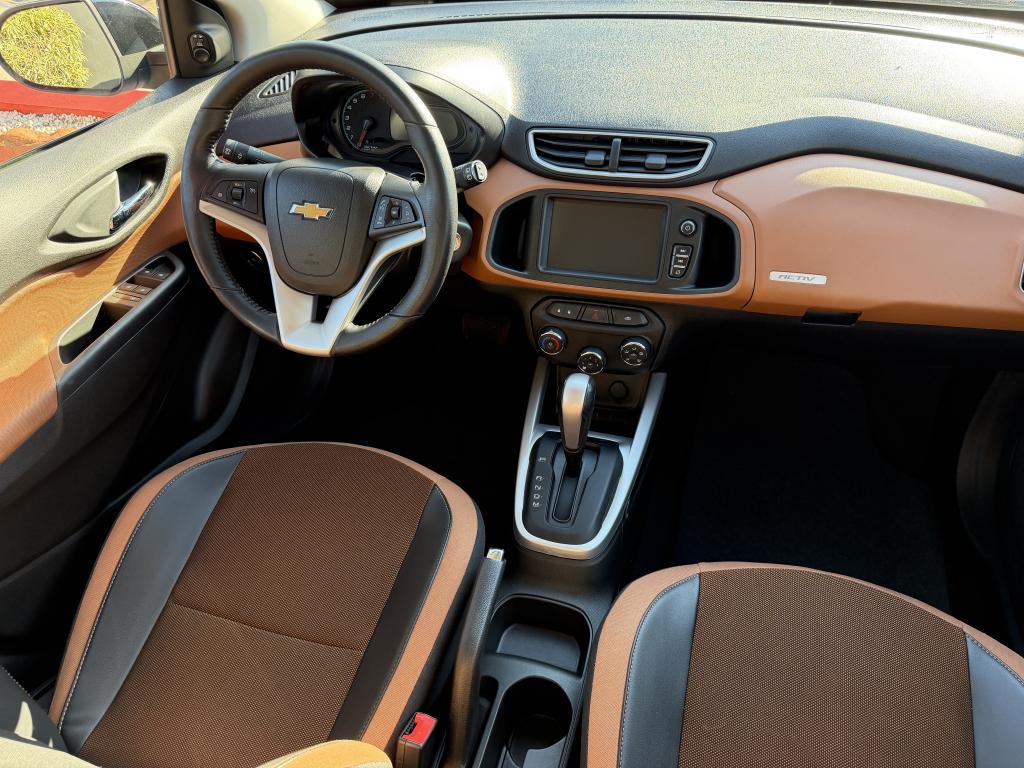 CHEVROLET Onix Hatch - Foto