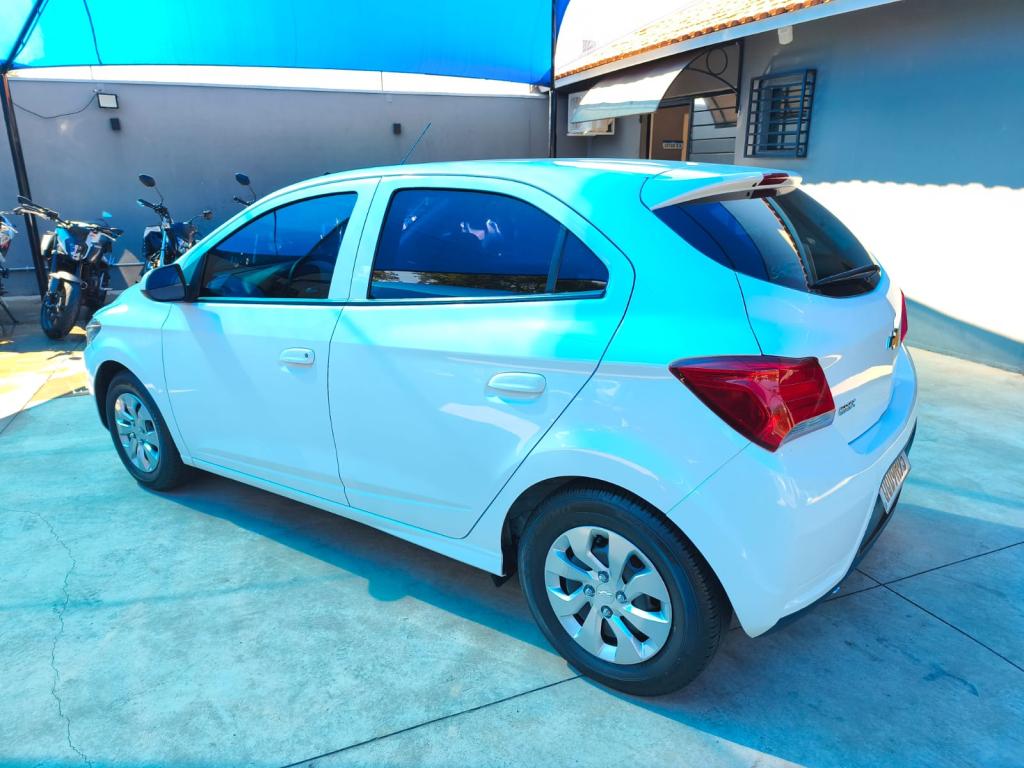 CHEVROLET Onix Hatch - Foto