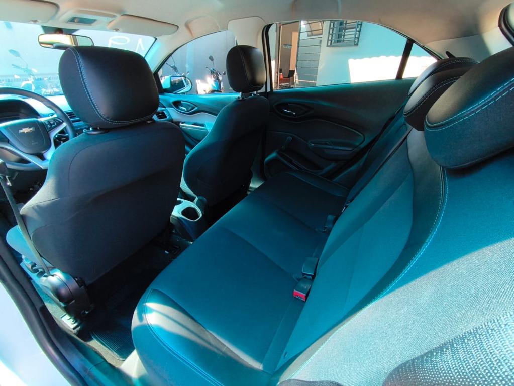 CHEVROLET Onix Hatch - Foto