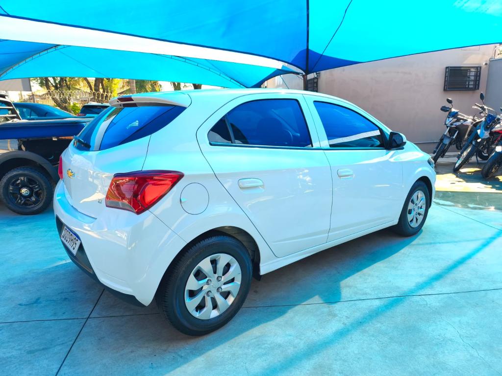 CHEVROLET Onix Hatch - Foto