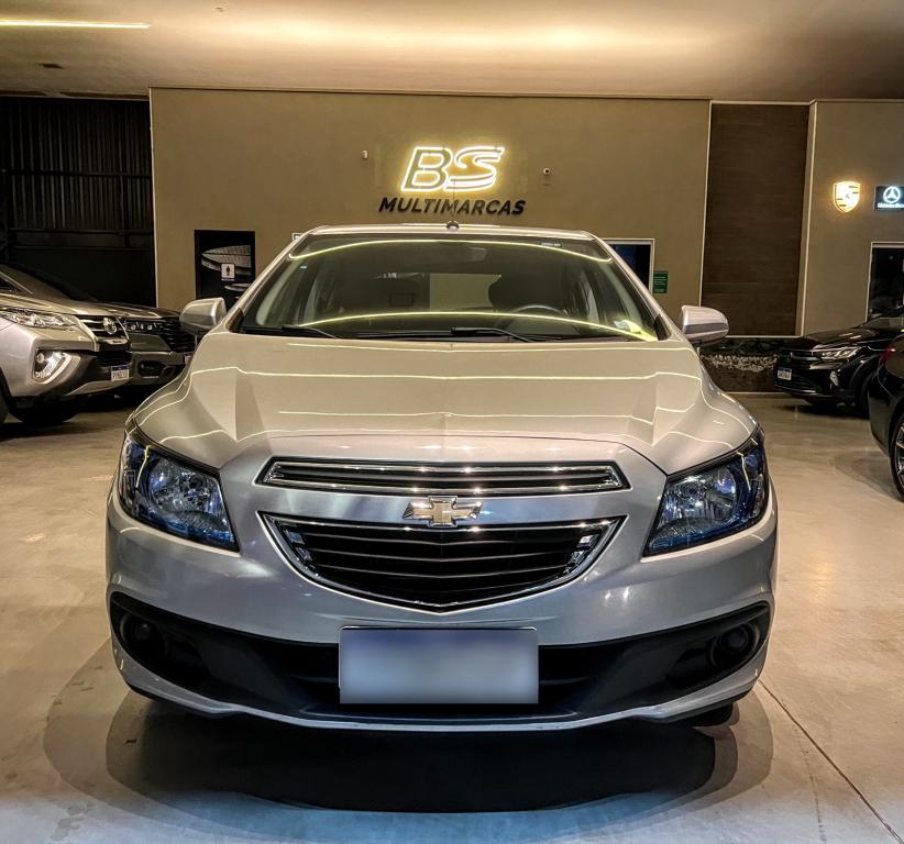CHEVROLET Onix Hatch - Foto