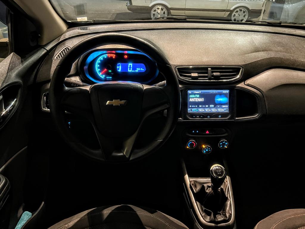 CHEVROLET Onix Hatch - Foto