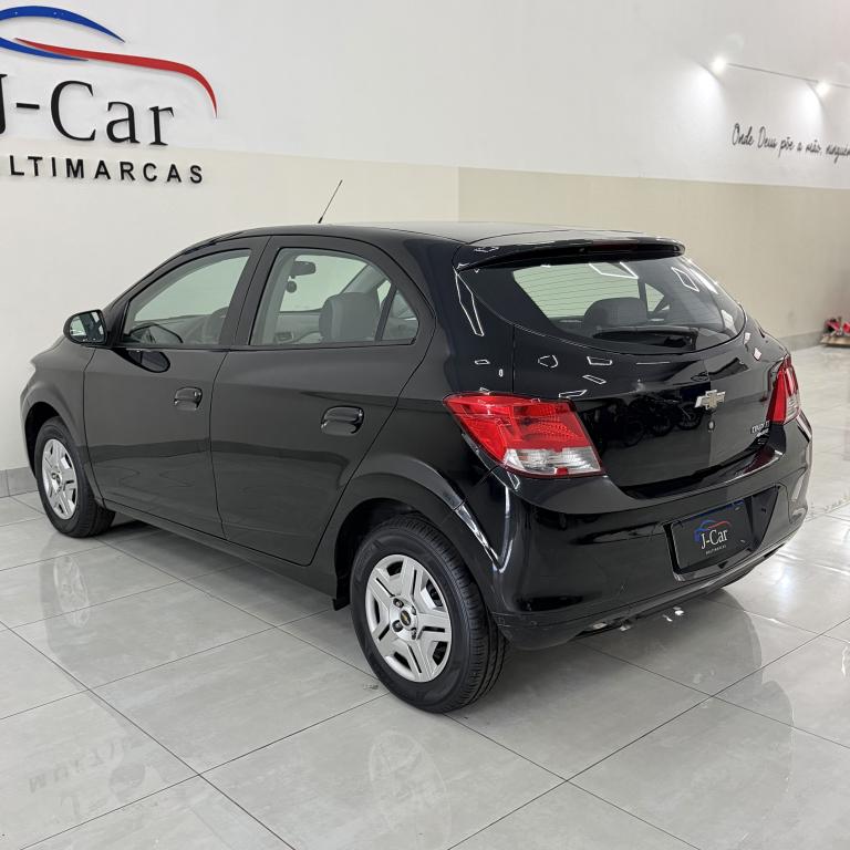 CHEVROLET Onix Hatch - Foto