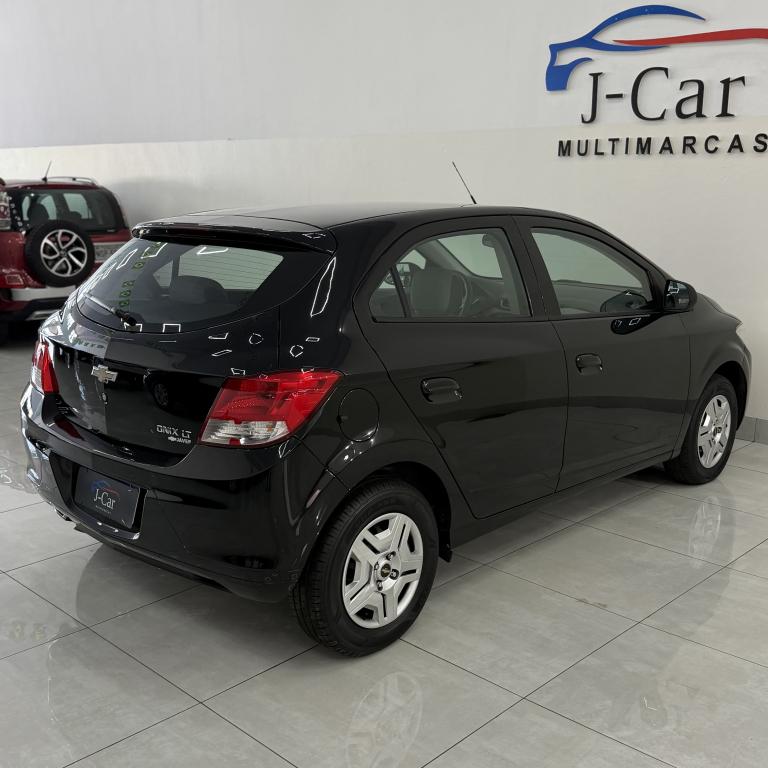 CHEVROLET Onix Hatch - Foto