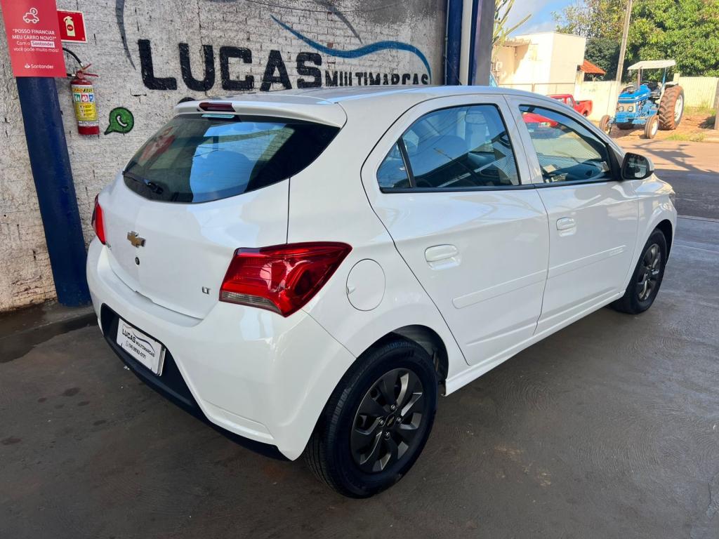 CHEVROLET Onix Hatch - Foto