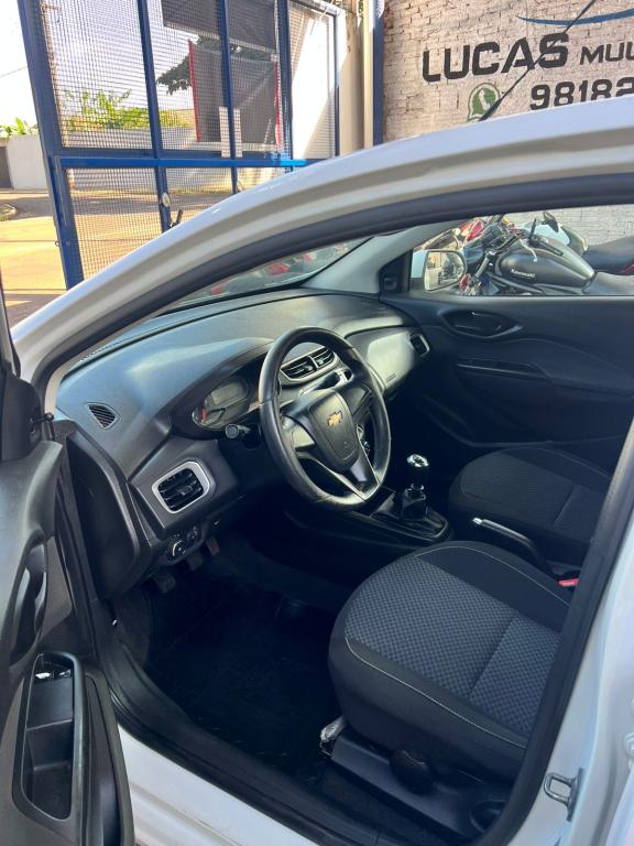 CHEVROLET Onix Hatch - Foto