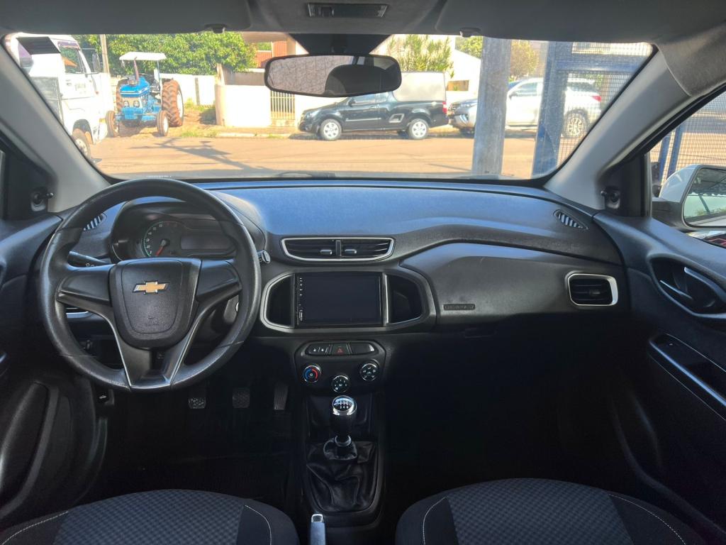CHEVROLET Onix Hatch - Foto