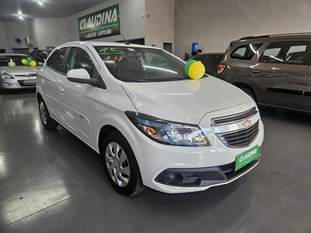 CHEVROLET Onix Hatch - Foto