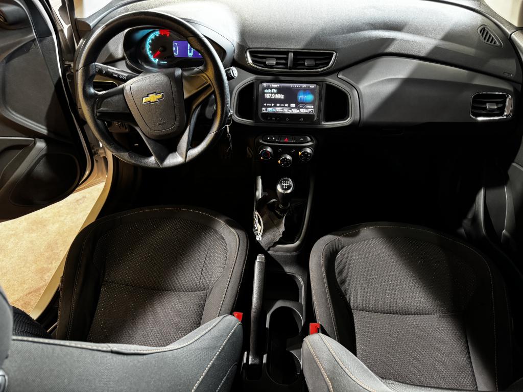 CHEVROLET Onix Hatch - Foto