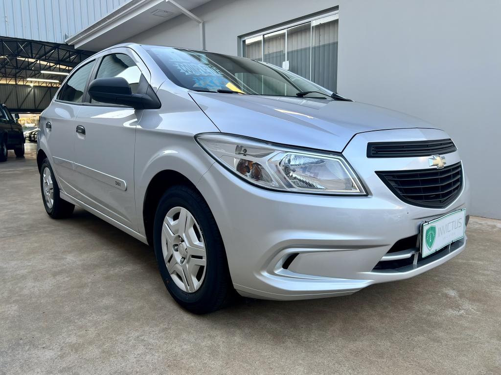 CHEVROLET Onix Hatch - Foto