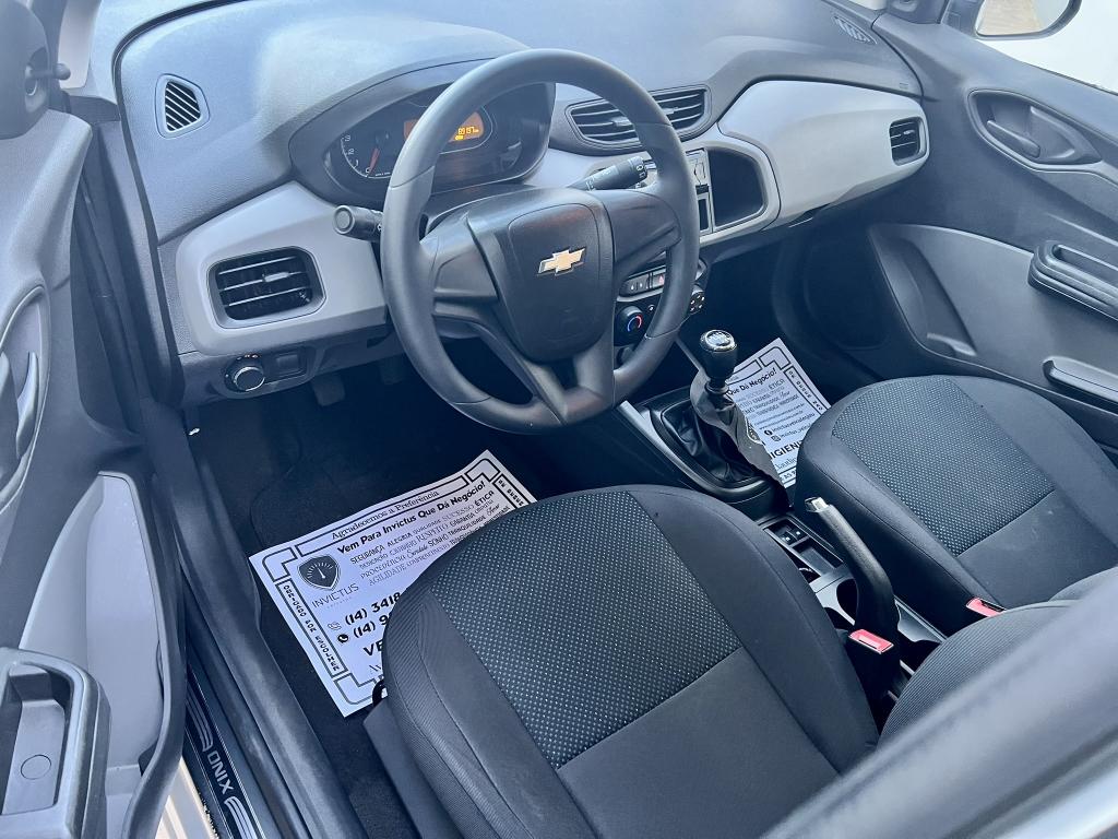 CHEVROLET Onix Hatch - Foto
