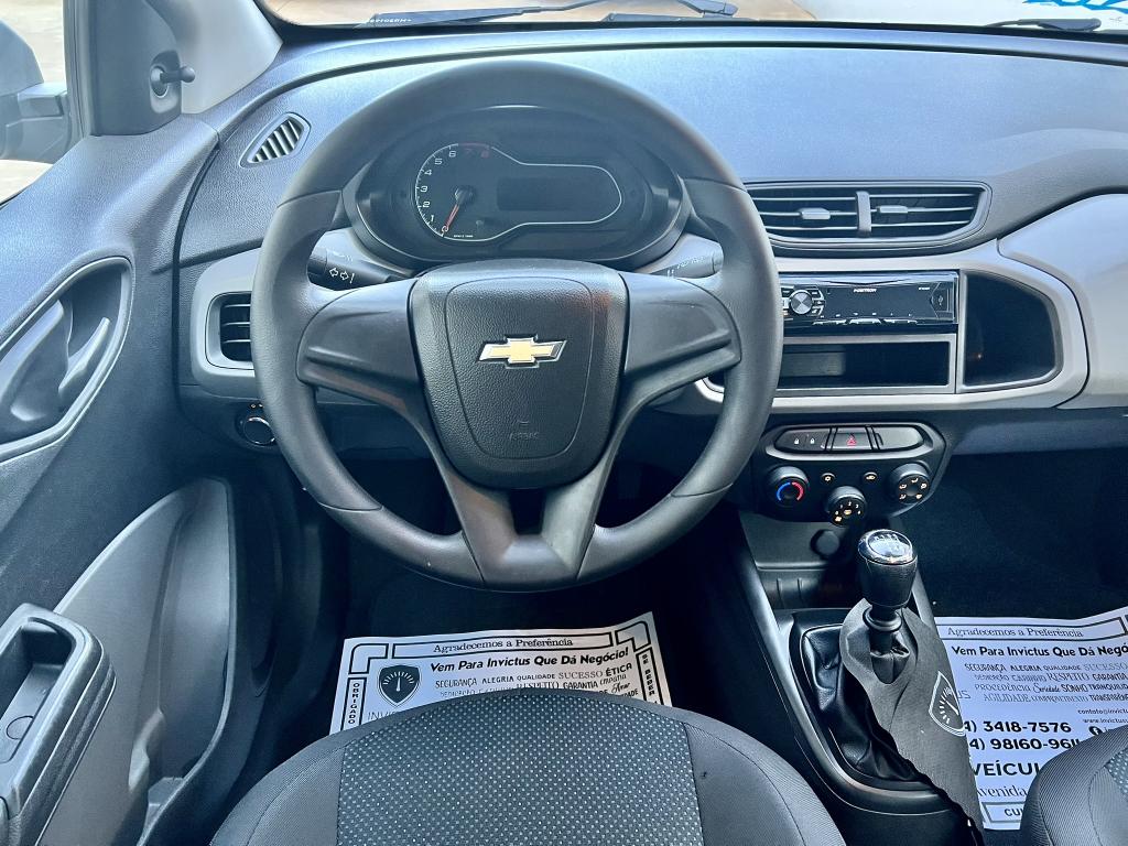 CHEVROLET Onix Hatch - Foto