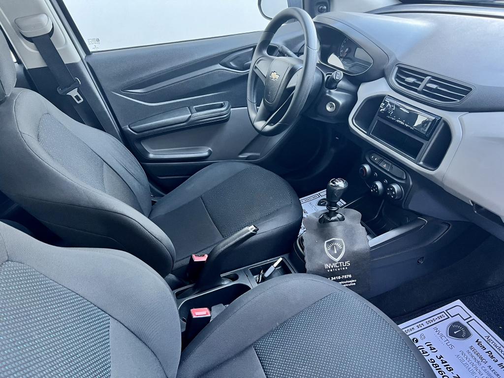 CHEVROLET Onix Hatch - Foto
