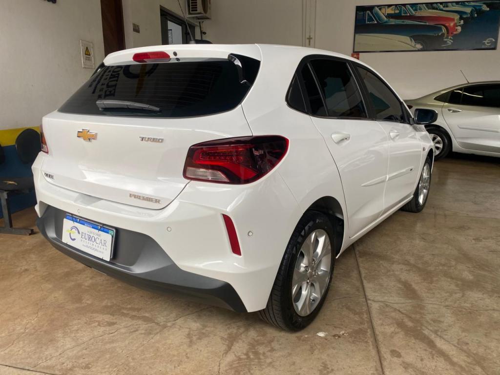 CHEVROLET Onix Hatch - Foto