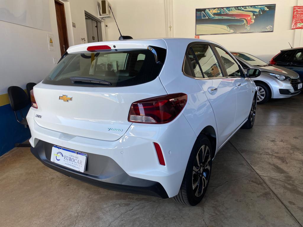 CHEVROLET Onix Hatch - Foto