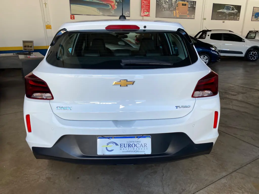 CHEVROLET Onix Hatch - Foto